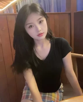 00后嫩妹自己聊自己干