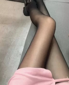 成都会所耍的兼职，骚气活好的小姐姐