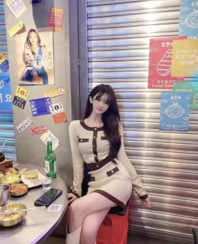 出差偶遇南京一个女装店导购员漂亮美眉很有气质