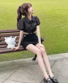 校园大三小姐姐穿短裙都露出内裤了兼职