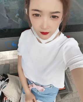 会所出来的少妇