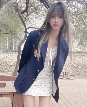 一良家碧玉妹子看起来很斯文刚兼职骚起来没谁了