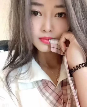 呆萌小美女身材匀称好评100兼职