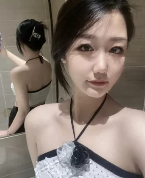 酒店兼职妹白嫩光滑