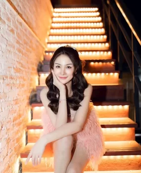 美丽外国女孩，短期兼职