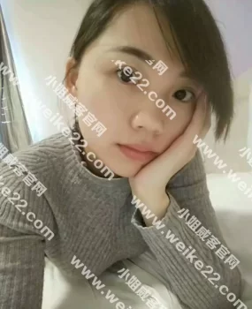 娇小萌妹模样的兼职小妹