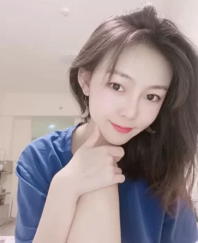 清纯大学生兼职，小穴粉嫩服务周到