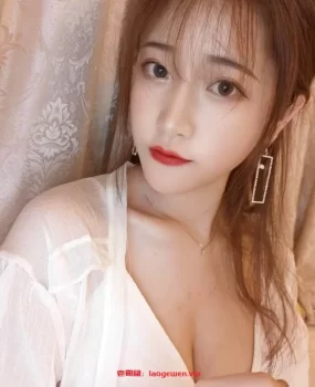 鲜嫩多汁风骚小妹
