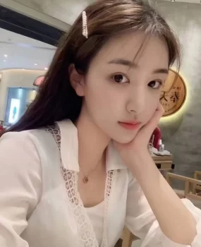 出差遭遇皮肤白腿长美女，有点像网红，漂亮的妹子就是爽